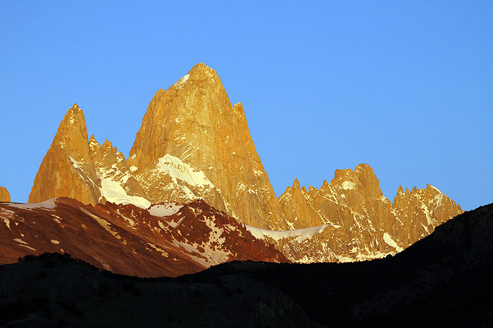 AR1107EM0422_fitzroy.jpg [&copy; Last Frontiers Ltd]