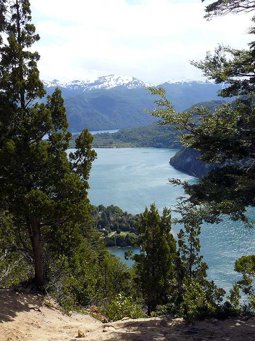 AR1107RB120_lago_verde_los_alerces.jpg [&copy; Last Frontiers Ltd]
