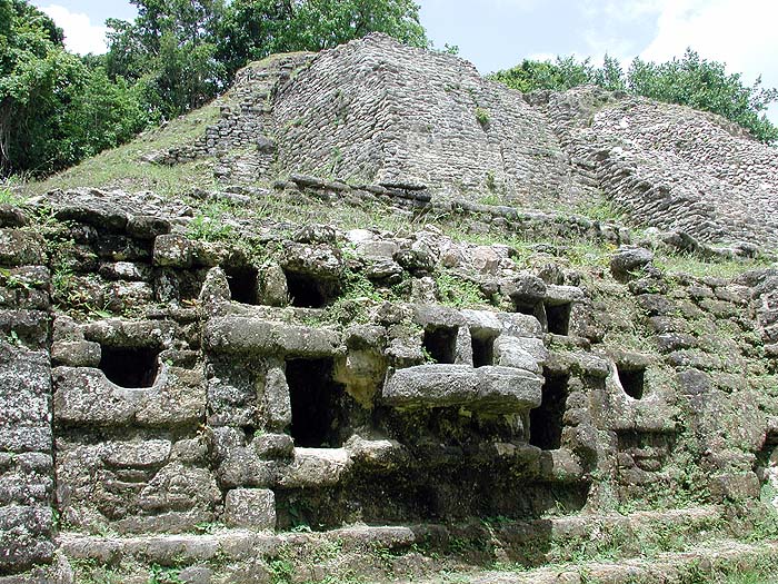 BZ0601SH0703_LamanaiRuins.jpg [© Last Frontiers Ltd]