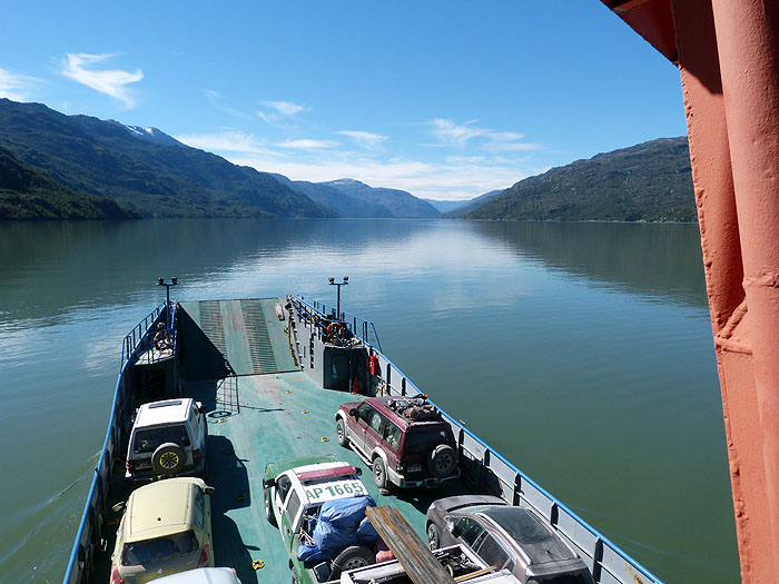 CL0214EP0341_puerto-yungay.jpg [&copy; Last Frontiers Ltd]