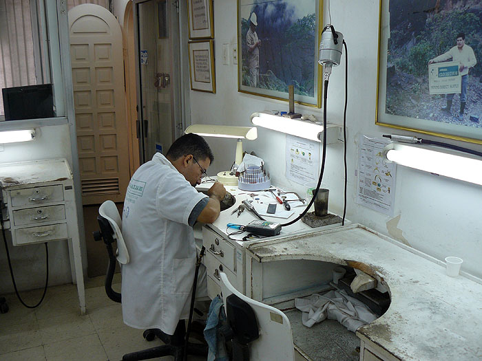 CO0907EP087_emeralds.jpg [&copy; Last Frontiers Ltd]