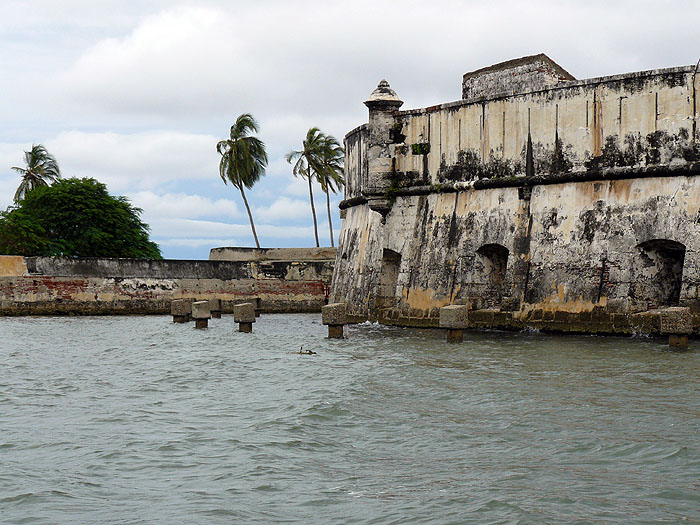 CO0907EP211_san_fernando_fort.jpg [&copy; Last Frontiers Ltd]
