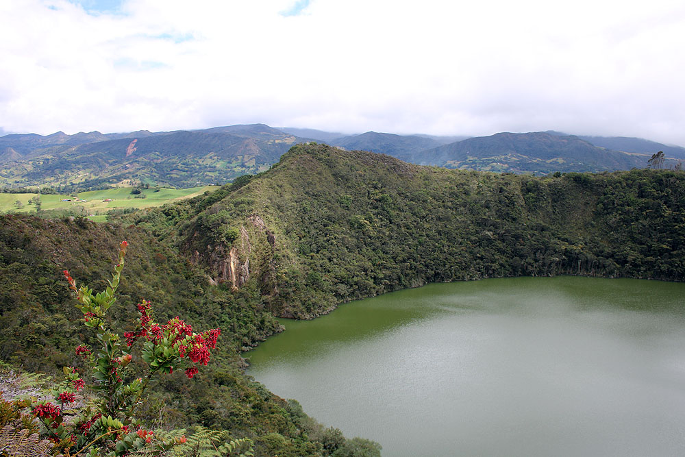 CO1118LD015_guatavita-lake.jpg [&copy; Last Frontiers Ltd]