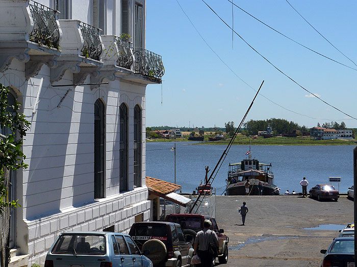 PY0909EP654_asuncion.jpg [&copy; Last Frontiers Ltd]