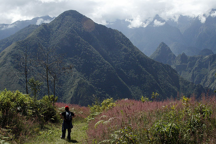 PE0508EM0304_hike-to-hydro-electro-power-station.jpg [&copy; Last Frontiers Ltd]