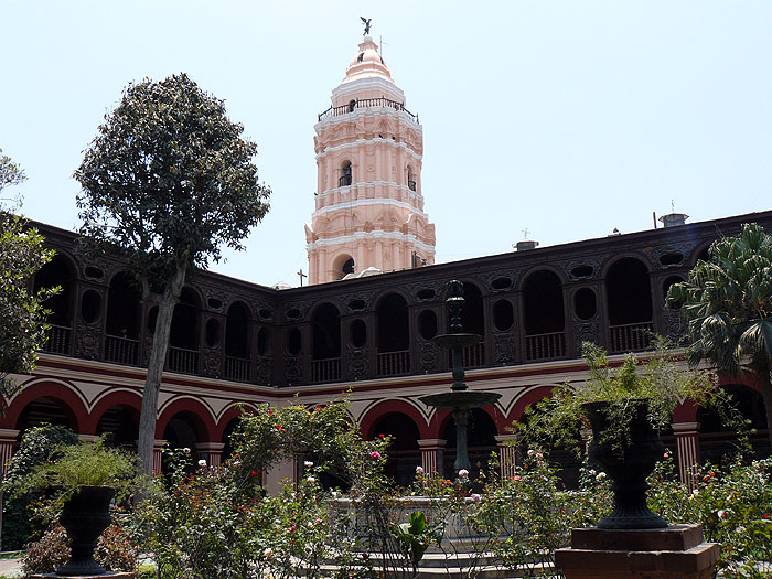 PE1114FD048_santo-domingo-convent-lima.jpg [&copy; Last Frontiers Ltd]